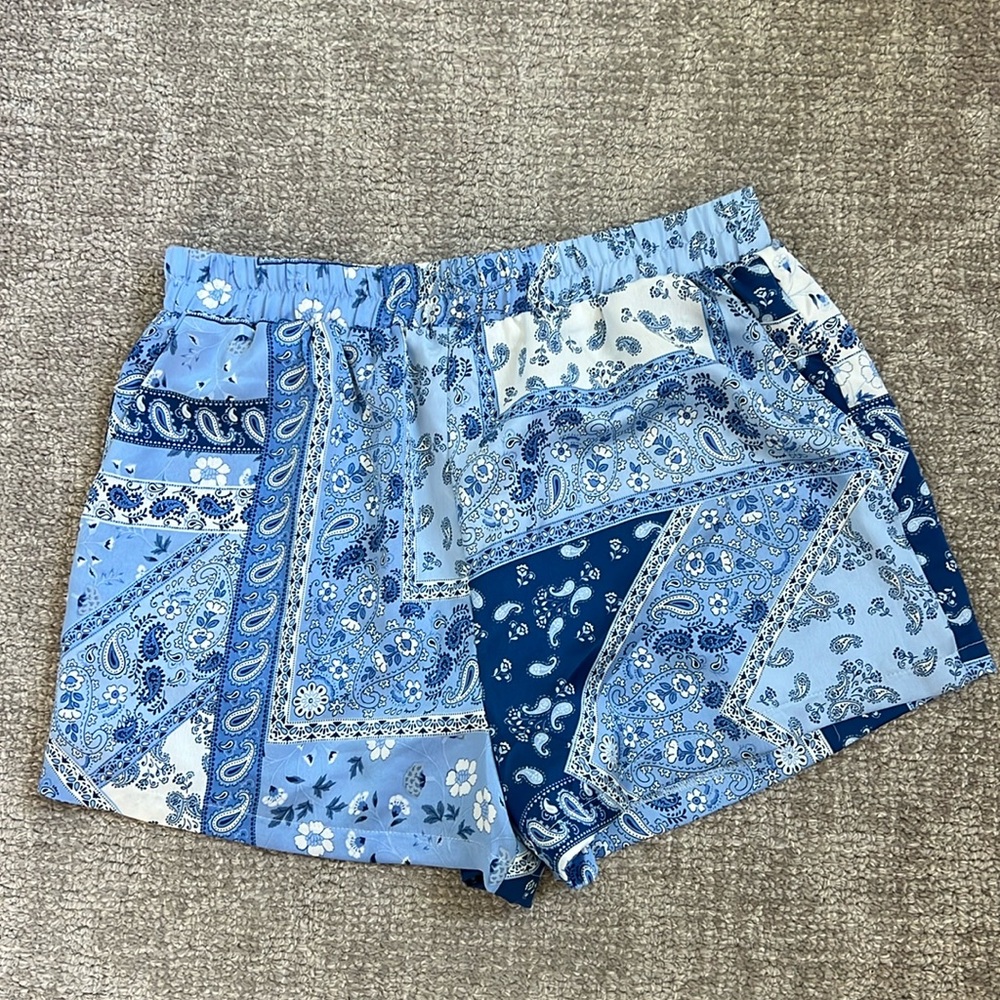 Kittenish blue paisley silk shorts. Size XL. Never worn.
